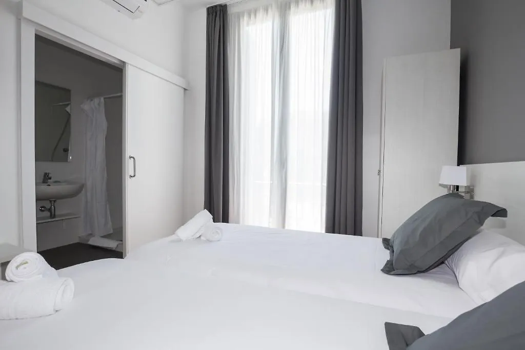 Hostalin Barcelona Gran Via 3*,  İspanya