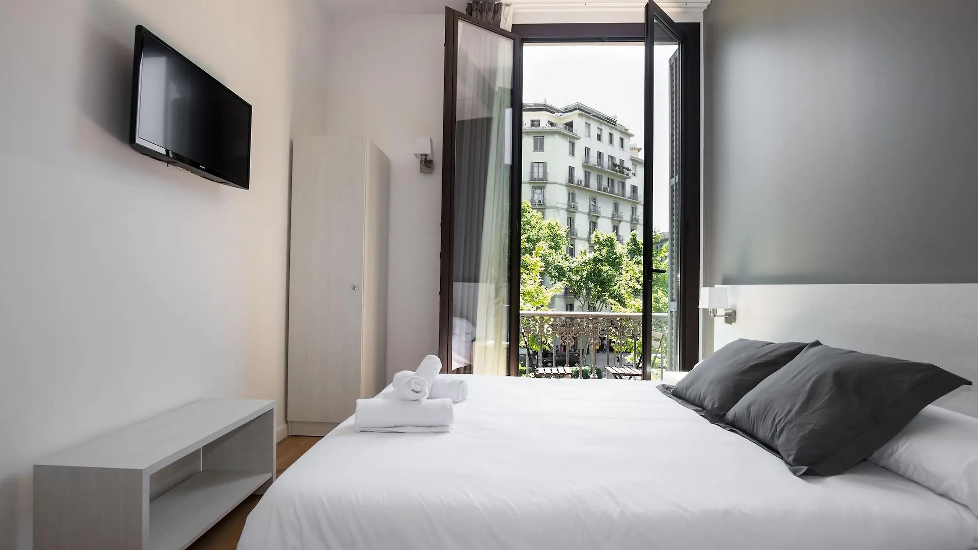 Hostalin Barcelona Gran Via 3*,